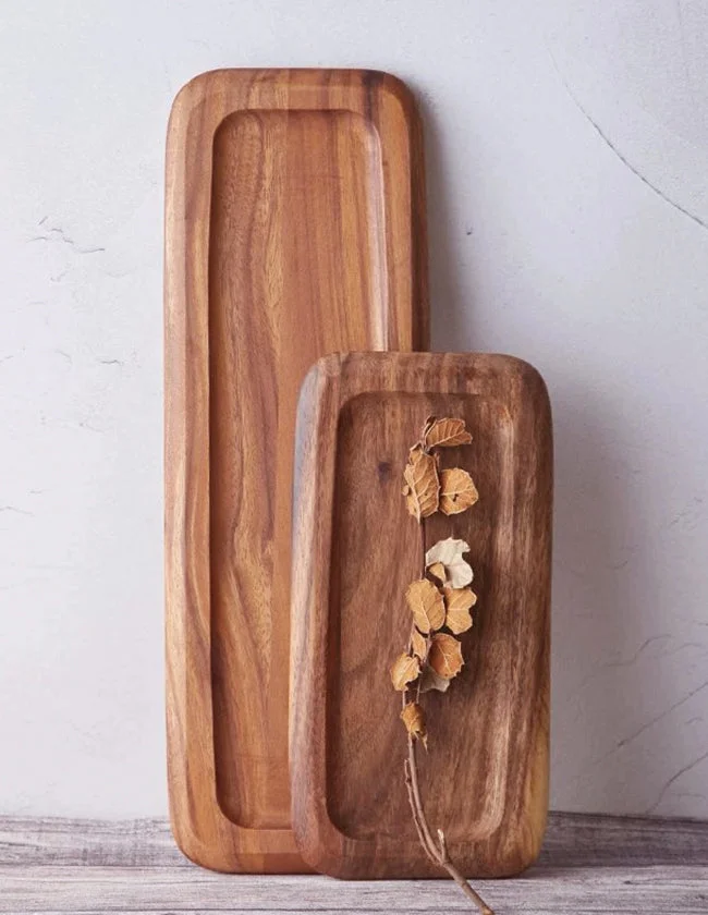 deux plateaux de service en bois recyclé