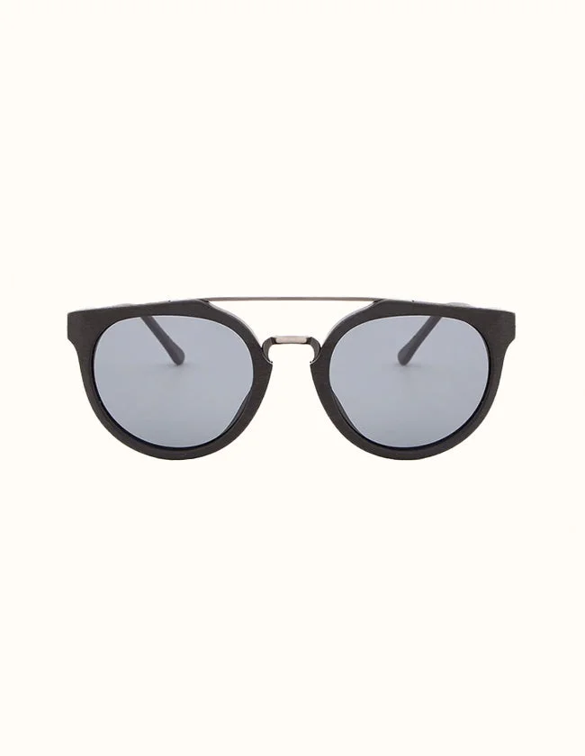 Lunettes en bois fabriquées artisanalement