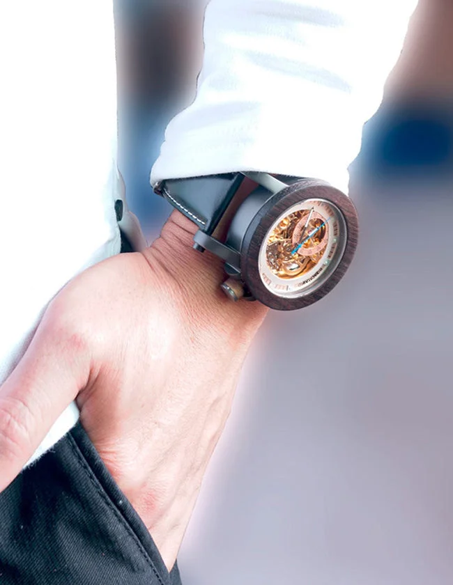 Montre en Bois à Cœur Ouvert