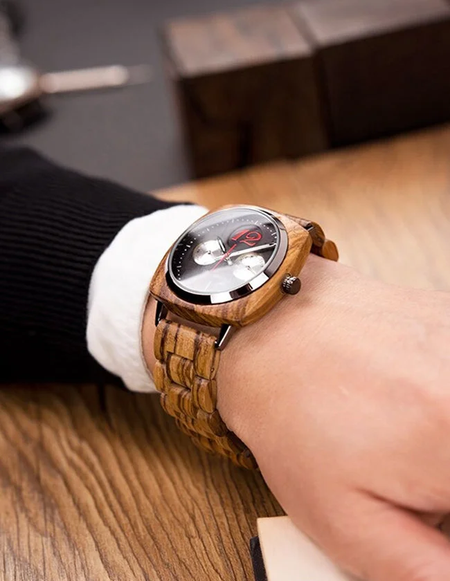 Montre en Bois avec des Zebrures