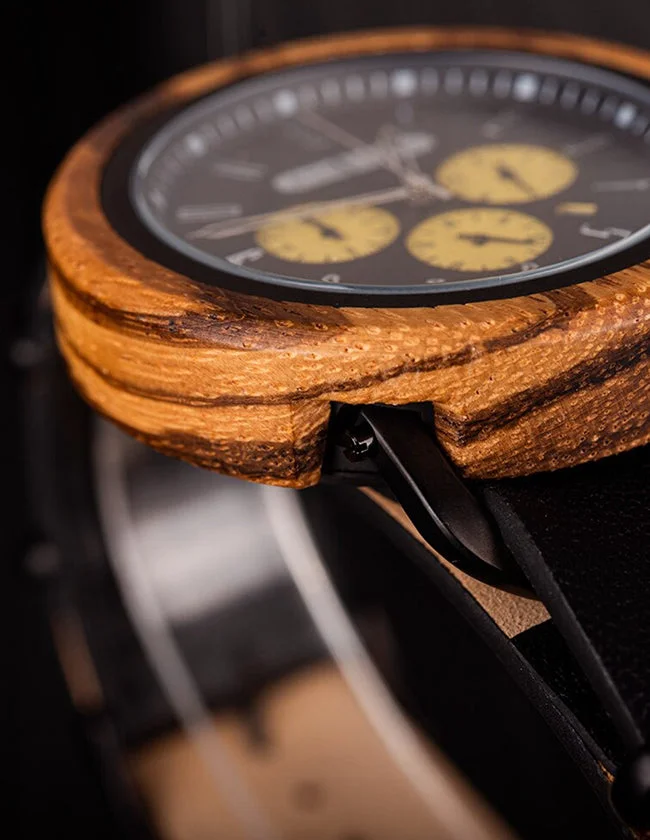 Montre en Bois avec des Zebrures