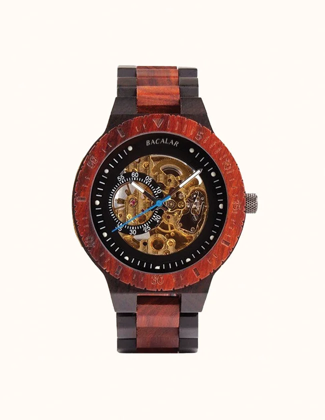 Détails de la Montre en Bois de Santal