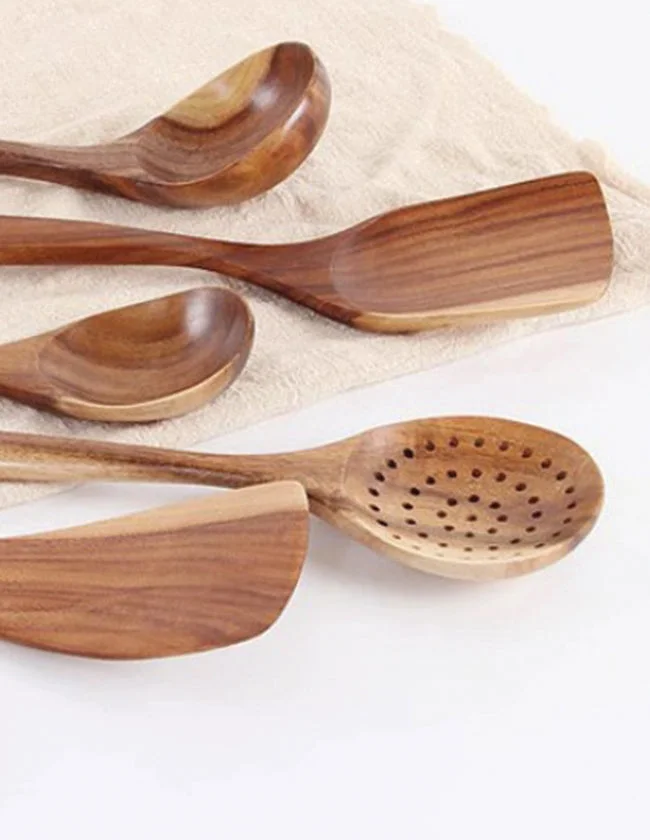 Spatule avec une grande lame large