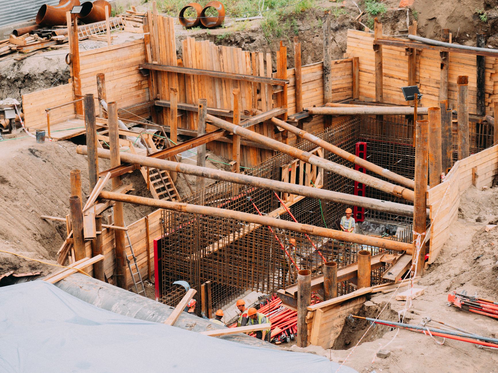 Chantier vu du dessus avec coffrages en bois